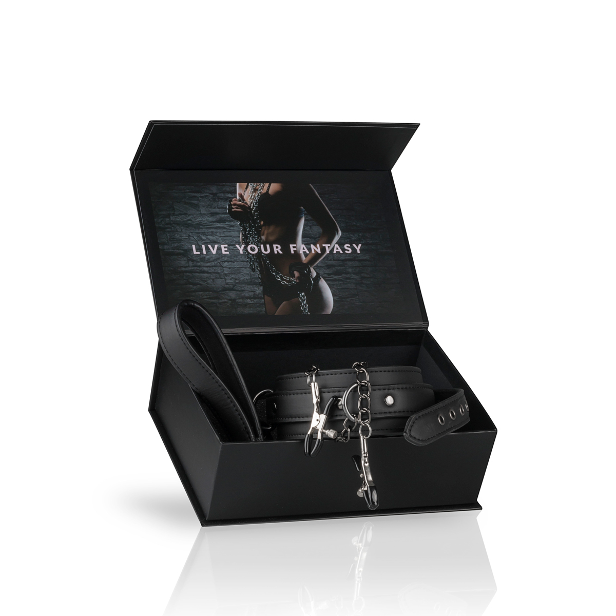 Collare di cuoio con dei morsetti per i capezzoli